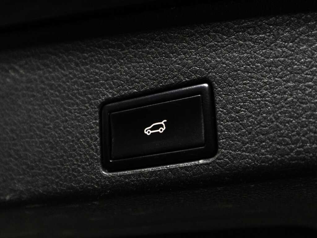 Б/У Фольксваген Туарег 2012 года. Фото: #14