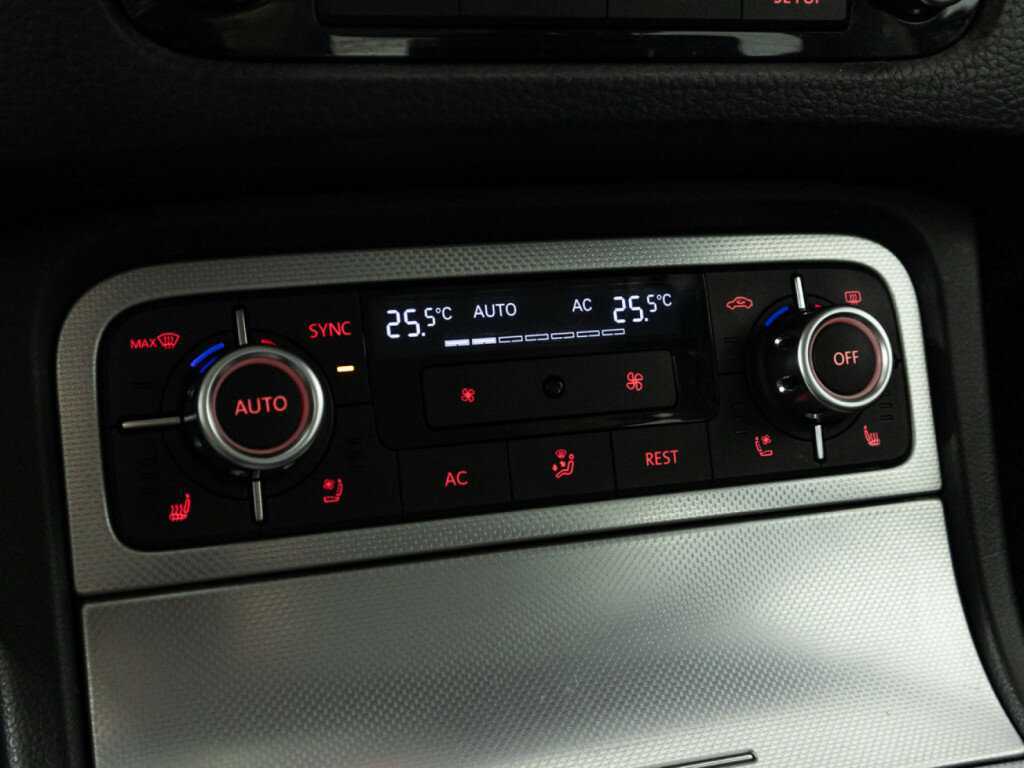 Б/У Фольксваген Туарег 2012 года. Фото: #16