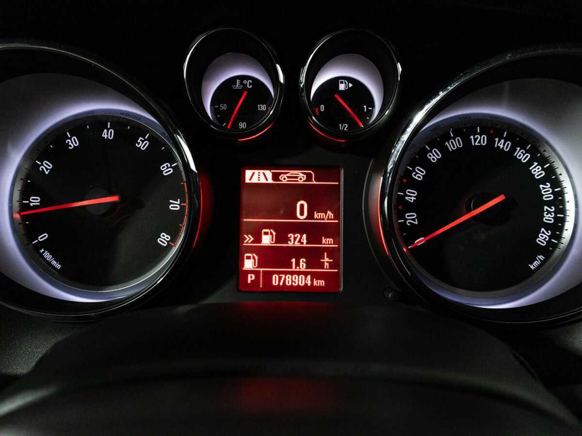 Б/У Опель Астра 2014 года. Фото: #11