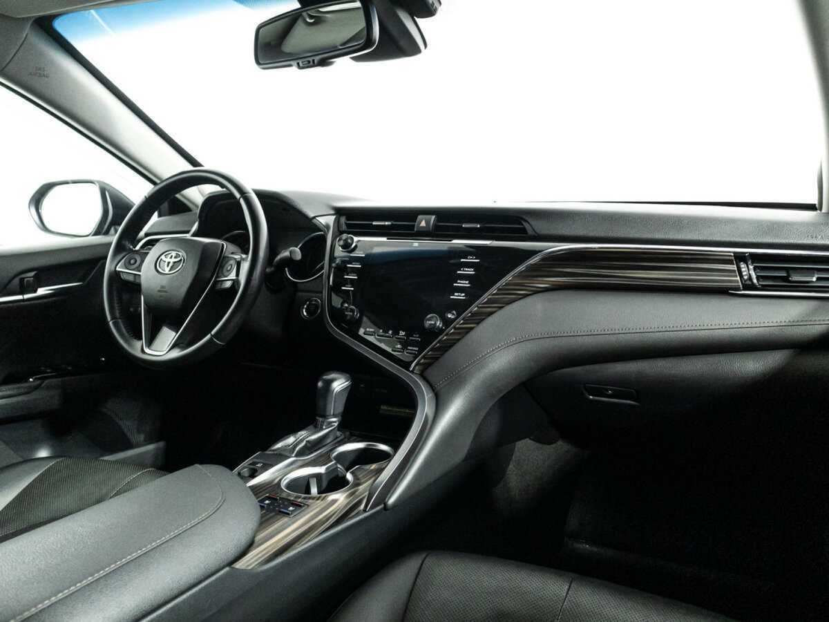 Б/У Тойота Камри 2018 года. Фото: #8