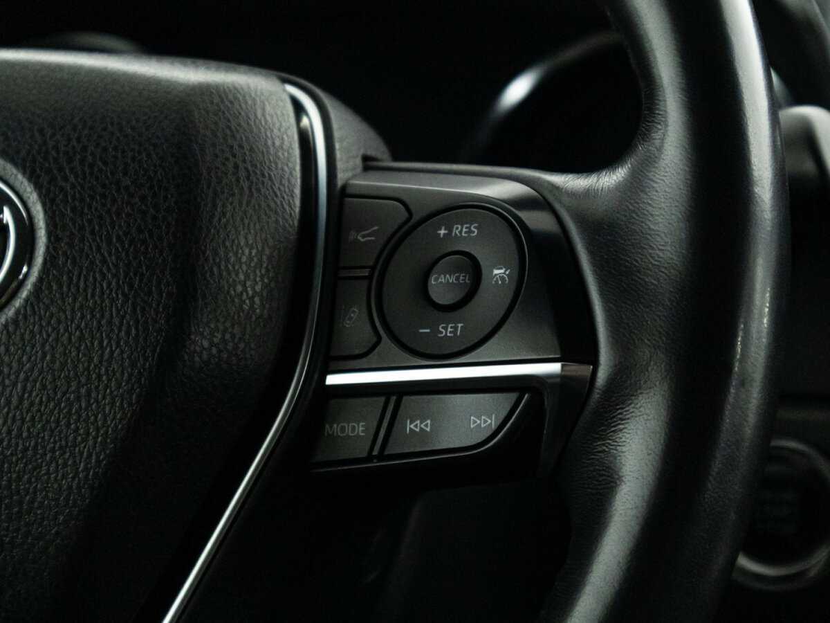 Б/У Тойота Камри 2018 года. Фото: #23