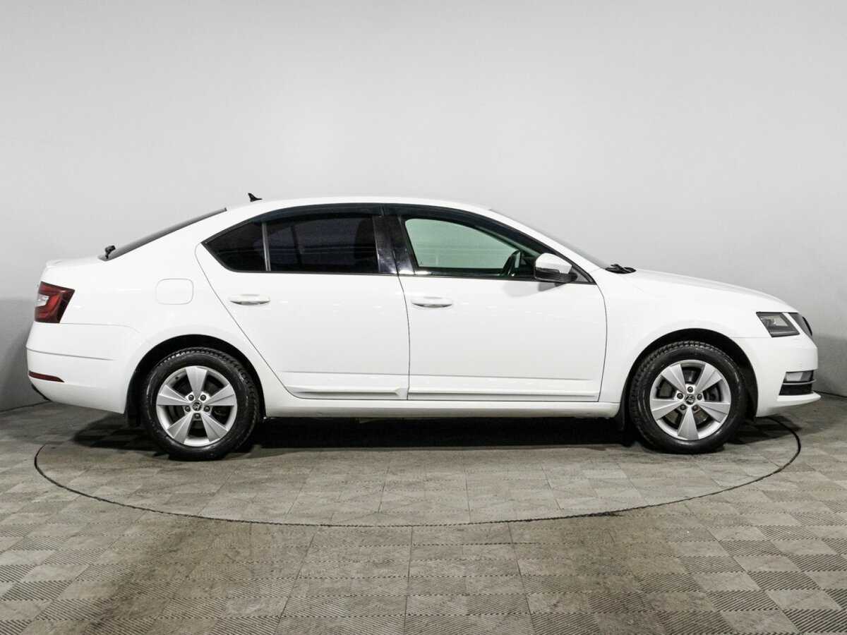 Б/У Шкода Октавия 2017 года. Фото: #3