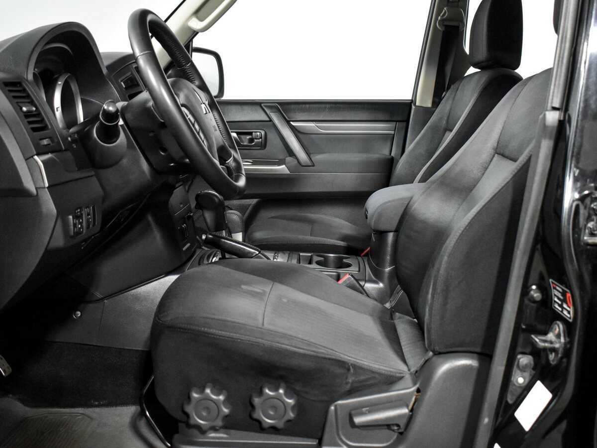 Б/У Митсубиши Паджеро 2013 года. Фото: #8