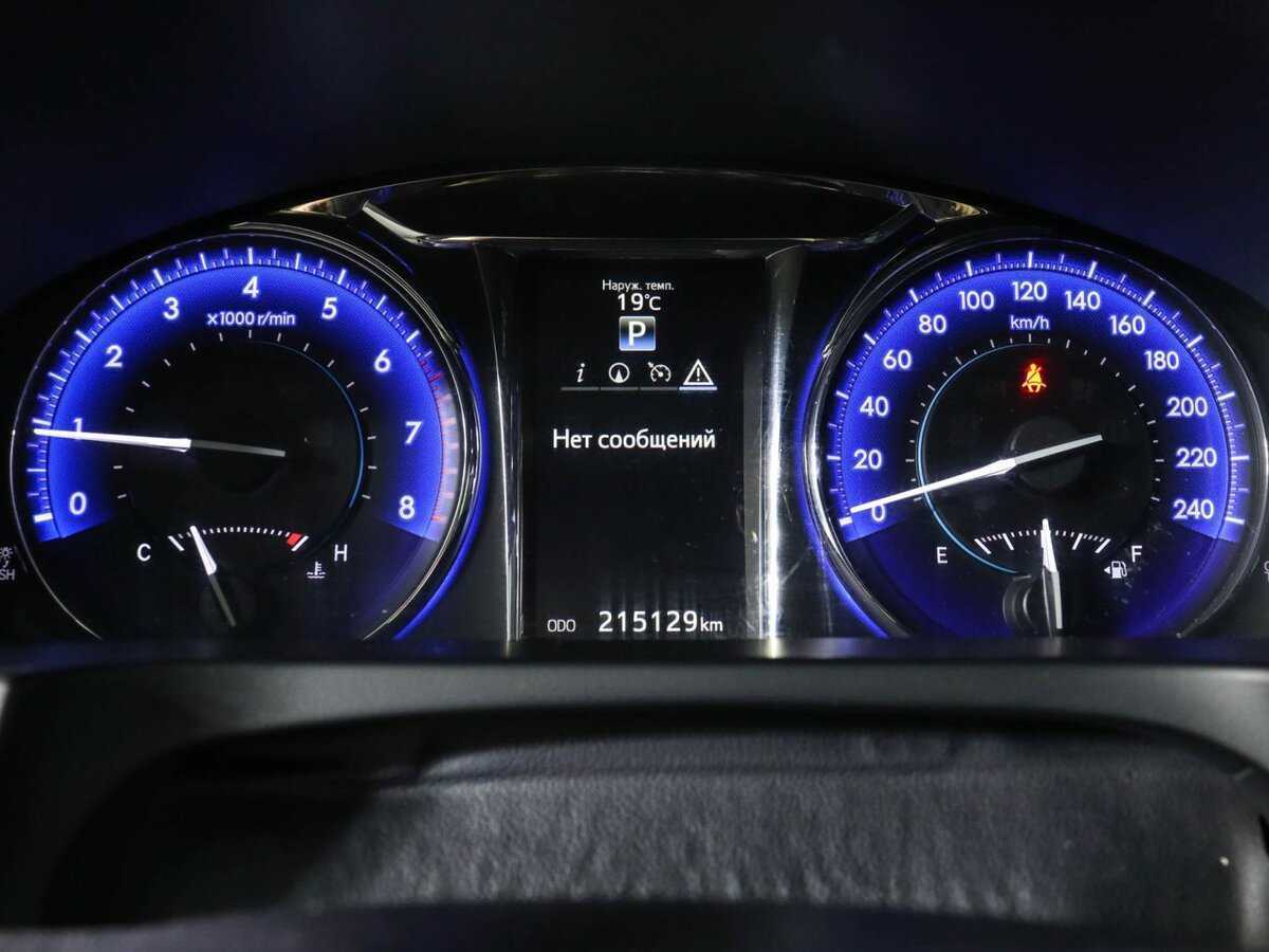 Б/У Тойота Камри 2015 года. Фото: #8
