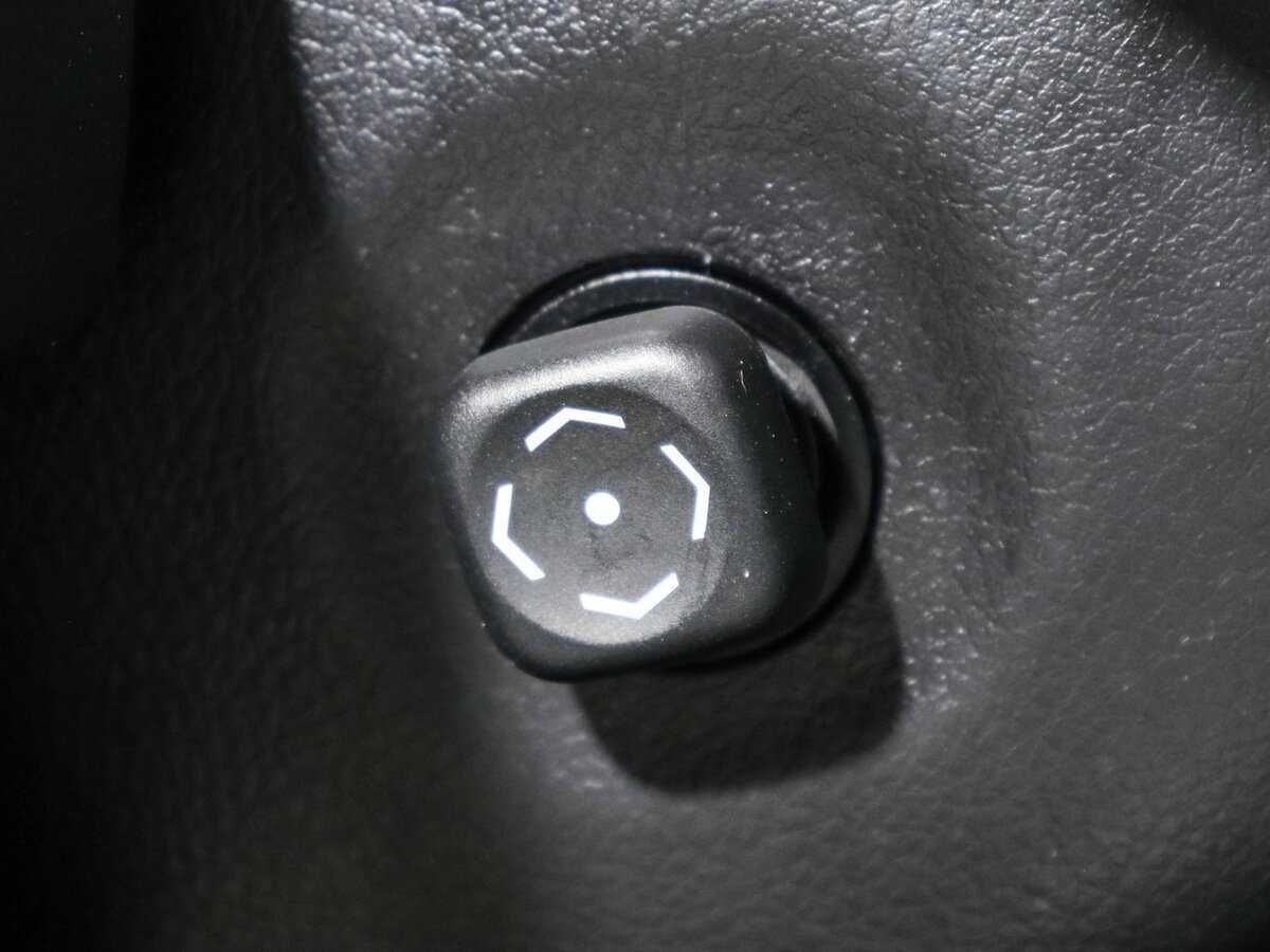 Б/У Тойота Камри 2015 года. Фото: #15