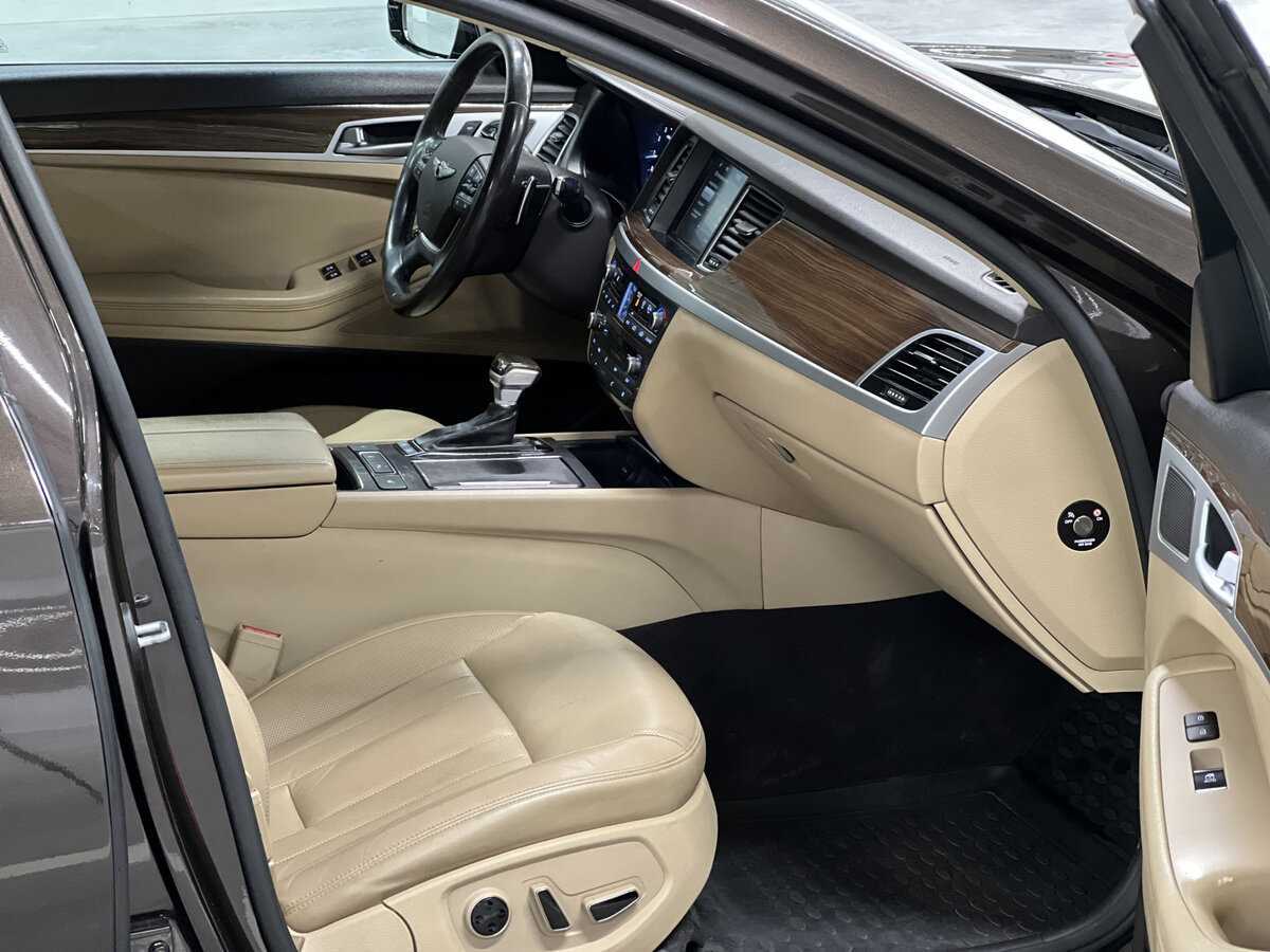 Hyundai Genesis 2014 года с пробегом. Фото: #10