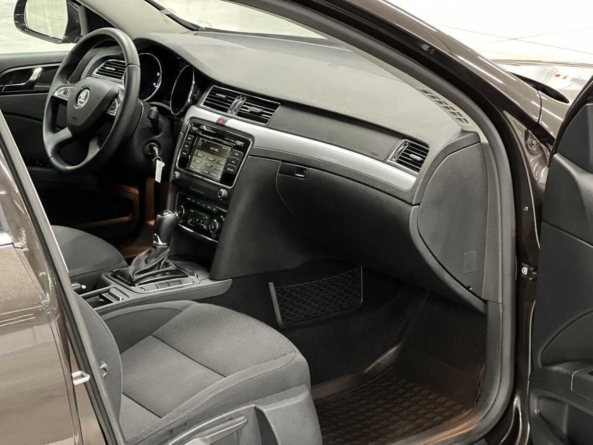 Skoda Superb 2013 года с пробегом. Фото: #10