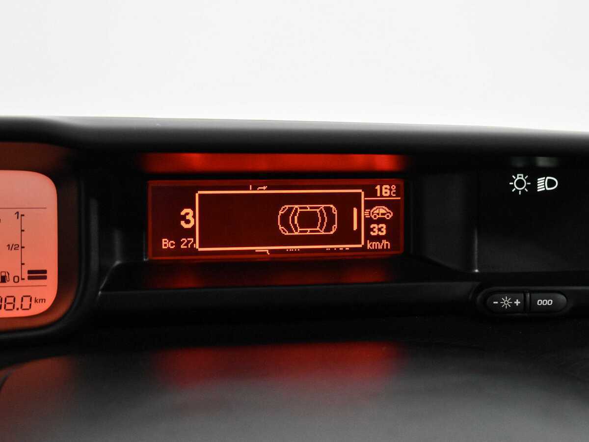 Б/У Ситроен Ц3 Пикассо 2014 года. Фото: #16