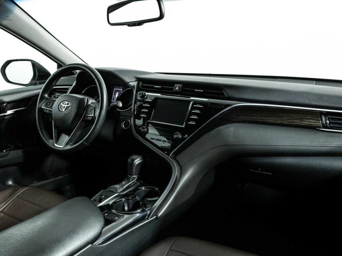 Б/У Тойота Камри 2018 года. Фото: #6