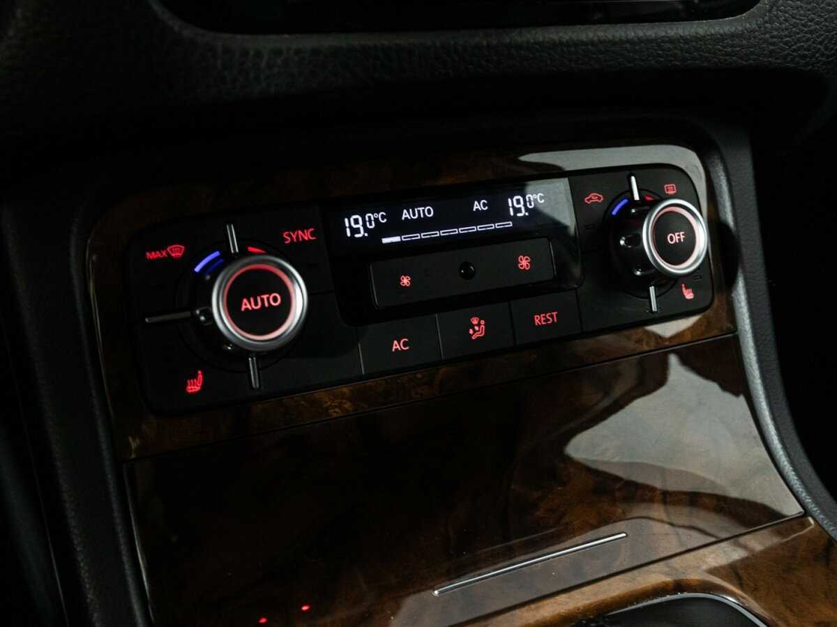 Б/У Фольксваген Туарег 2012 года. Фото: #12