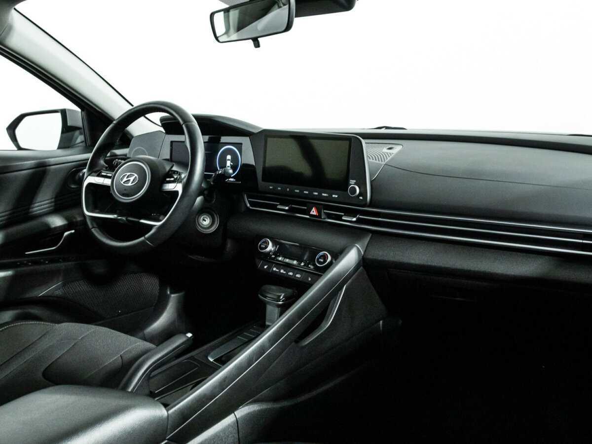 Hyundai Elantra 2023 года с пробегом. Фото: #8