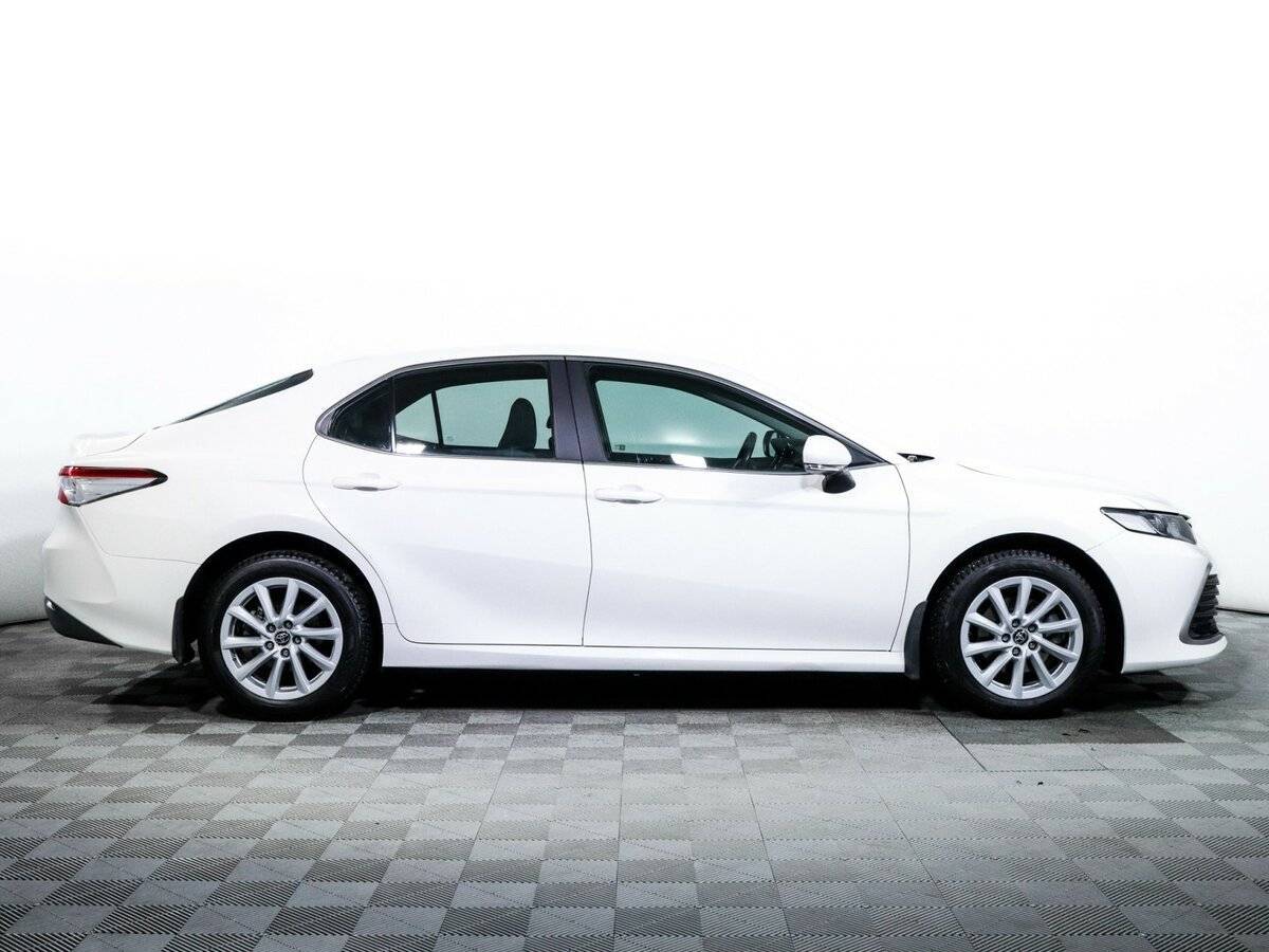 Toyota Camry 2021 года с пробегом. Фото: #3