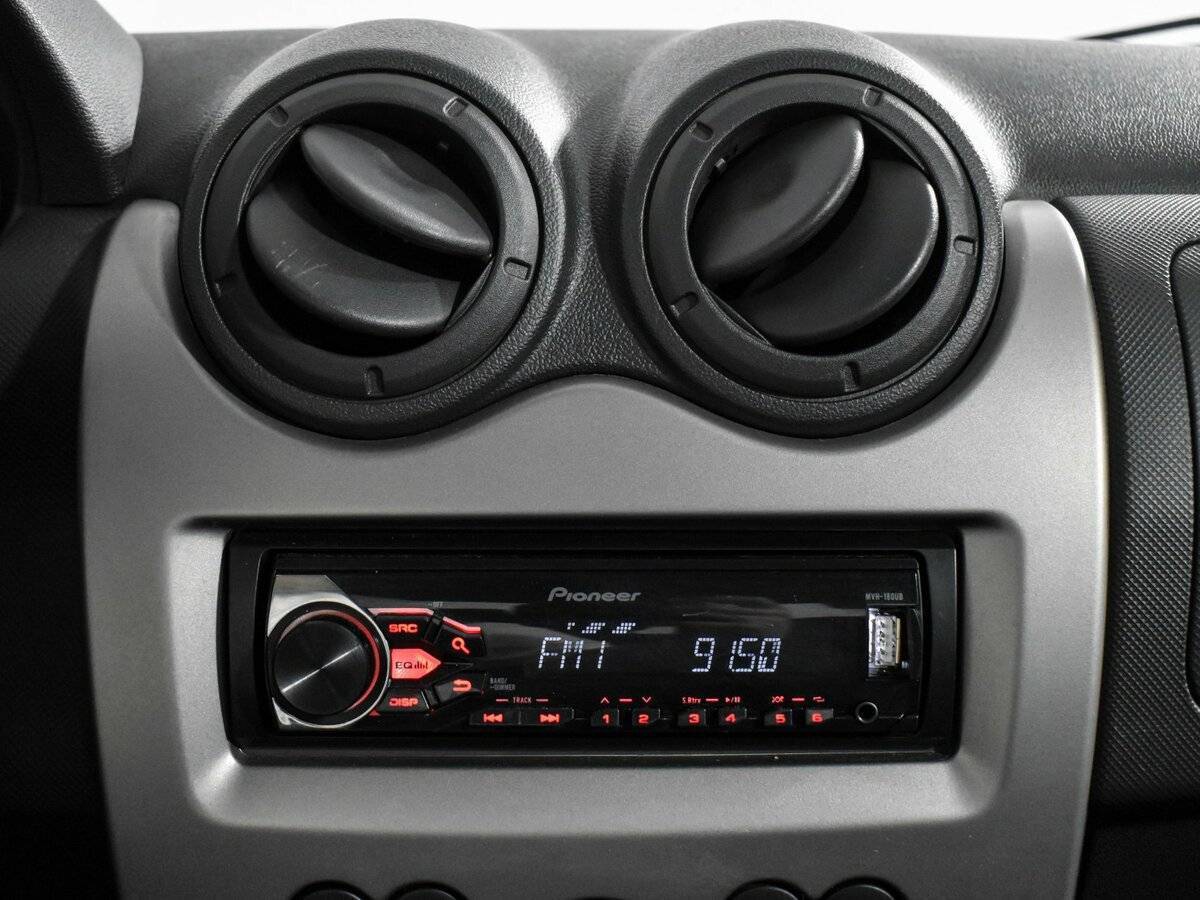 Б/У Рено Логан 2015 года. Фото: #15