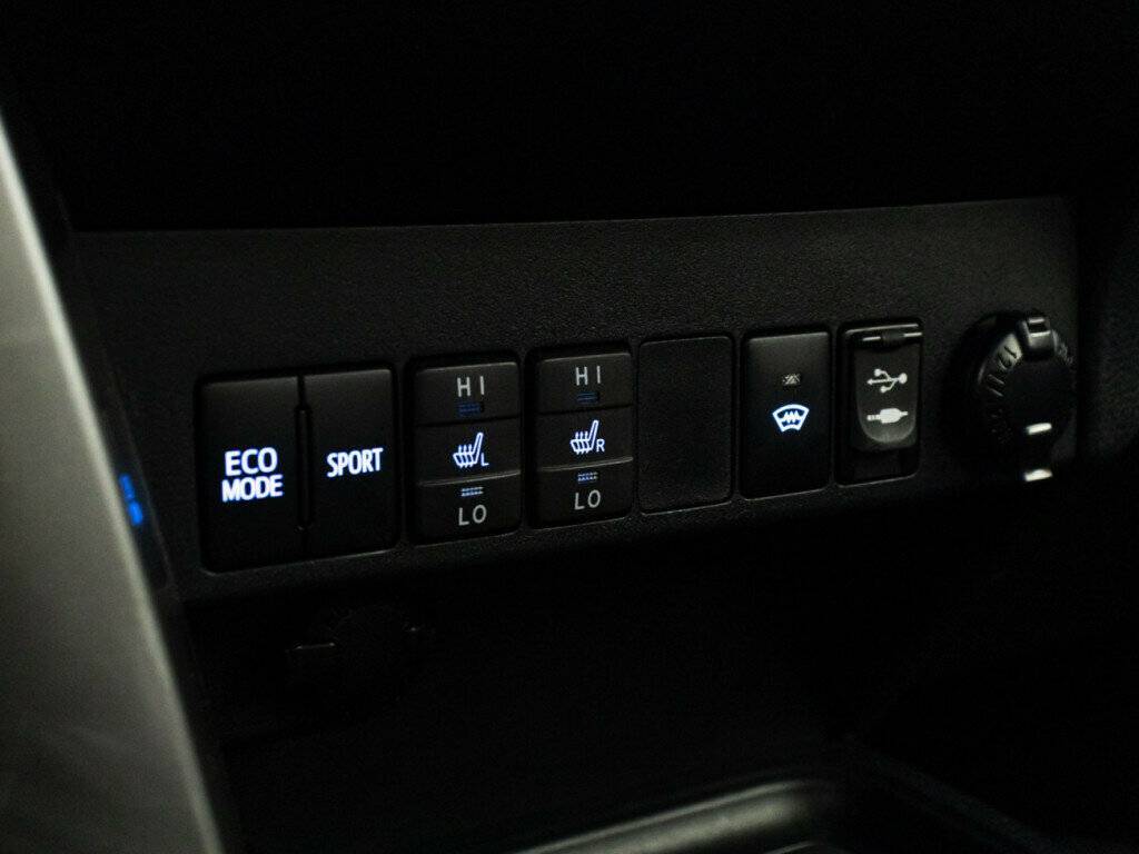 Б/У Тойота Рав4 2016 года. Фото: #15