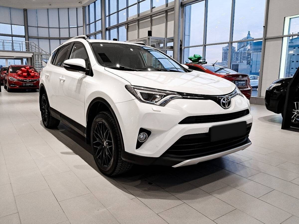 Toyota RAV4 2016 года с пробегом. Фото: #2