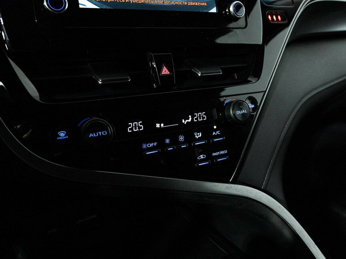 Б/У Тойота Камри 2021 года. Фото: #16