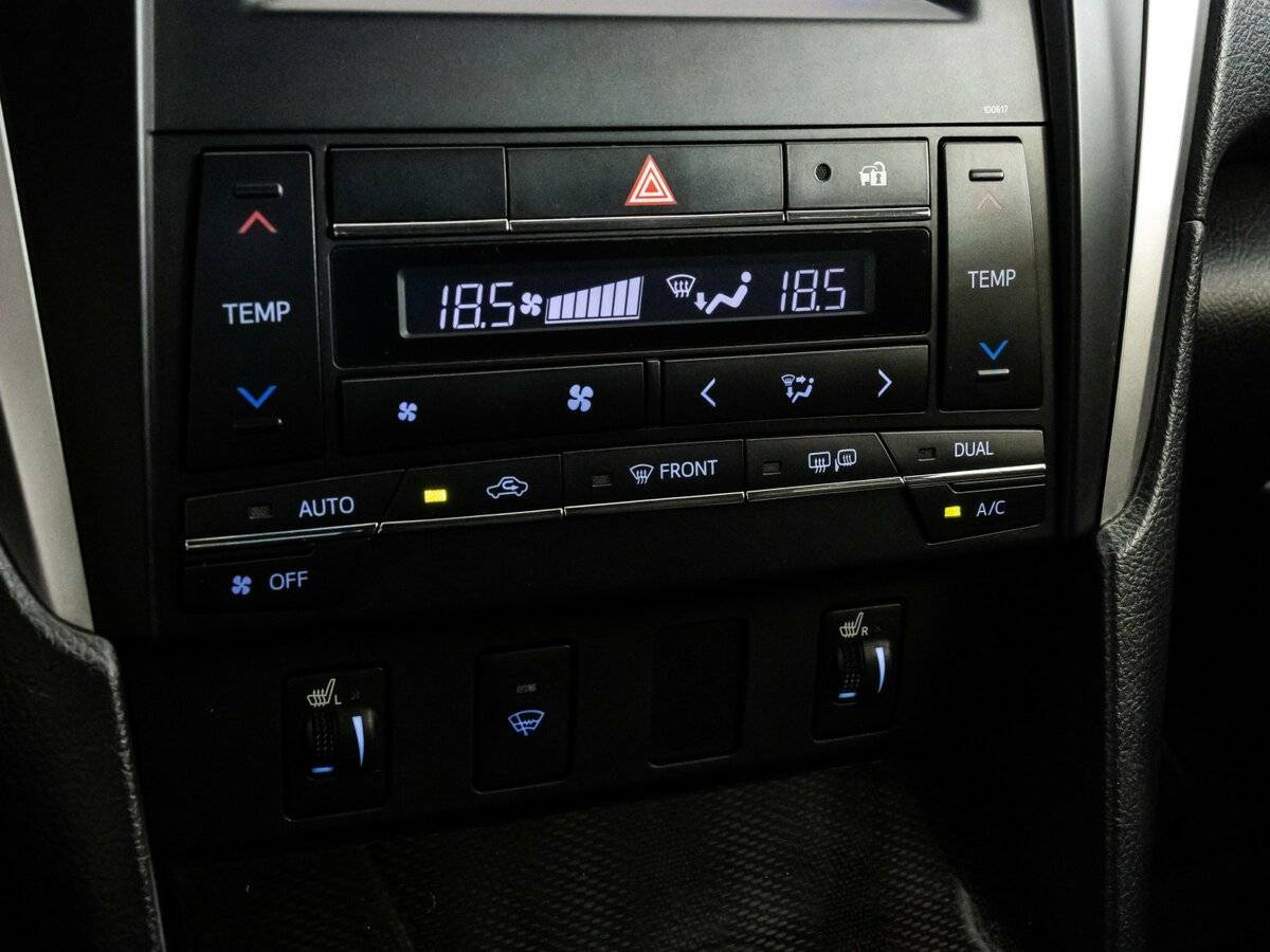 Б/У Тойота Камри 2017 года. Фото: #13