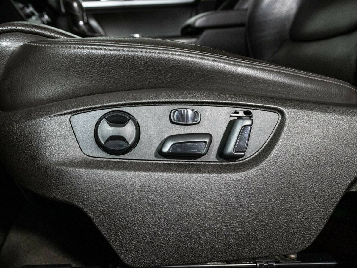 Б/У Фольксваген Туарег 2013 года. Фото: #16