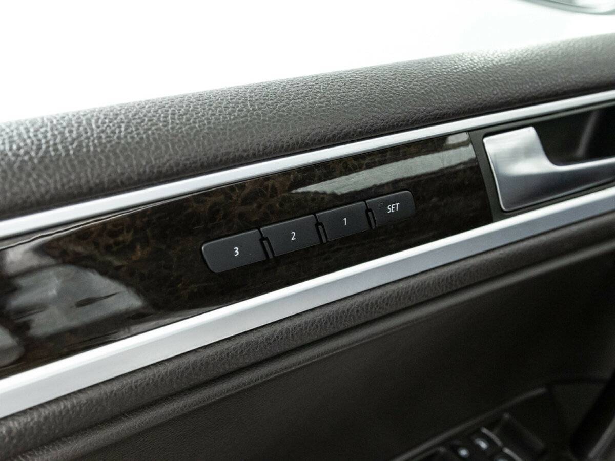 Б/У Фольксваген Туарег 2013 года. Фото: #17