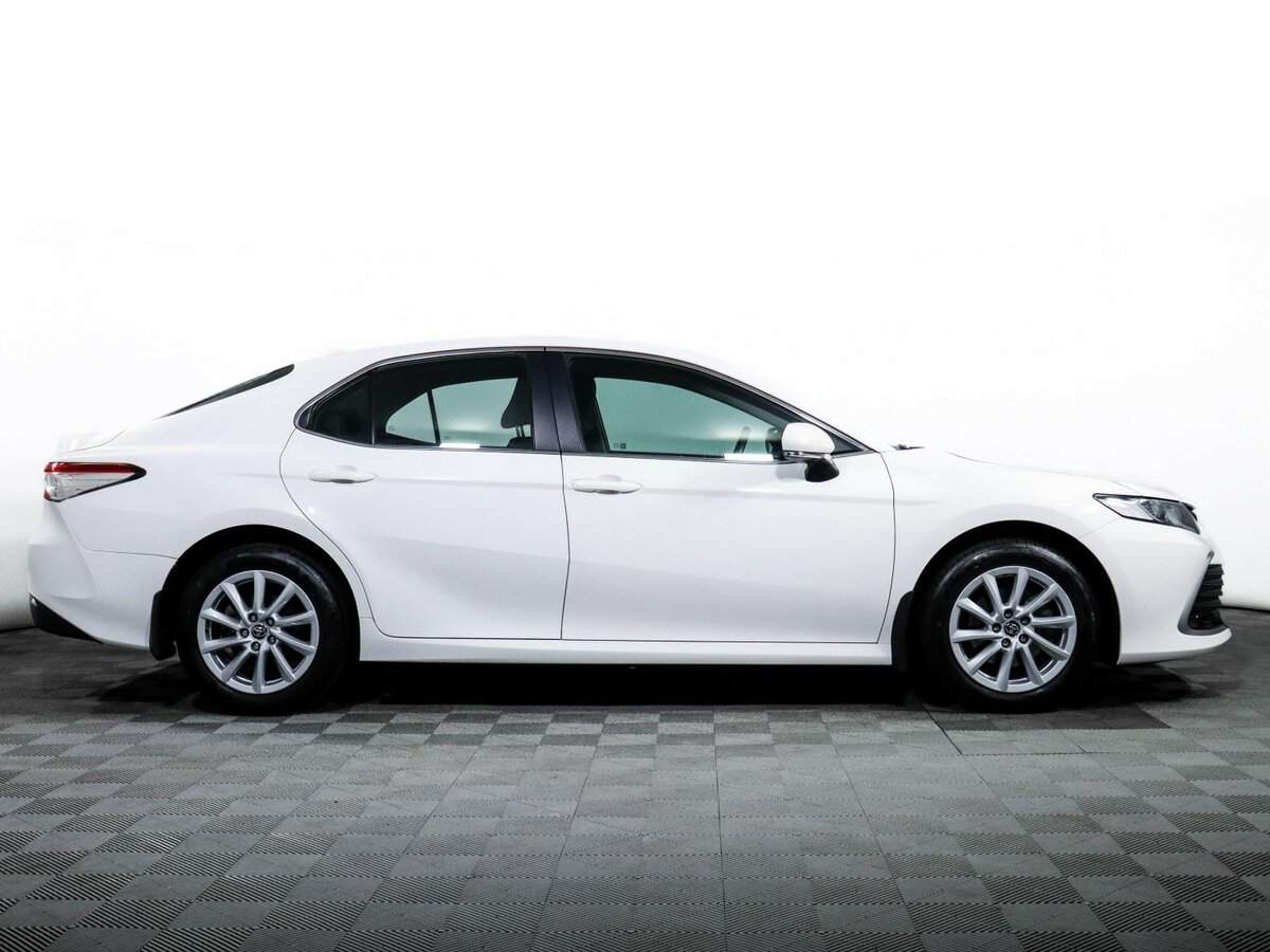 Toyota Camry 2021 года с пробегом. Фото: #3