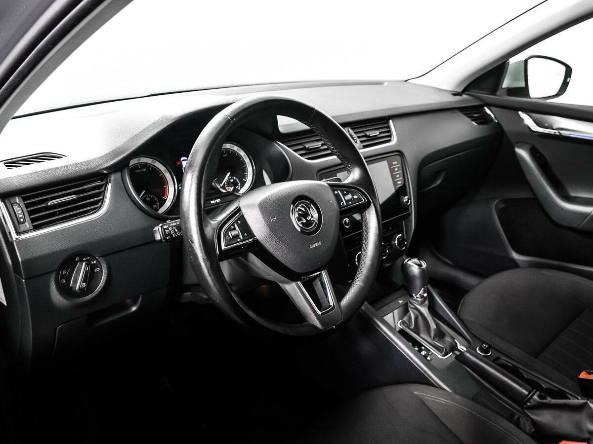 Б/У Шкода Октавия 2018 года. Фото: #11