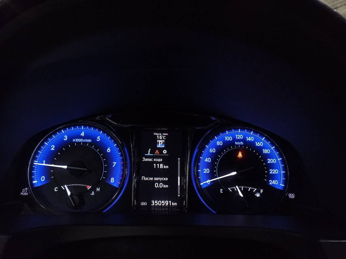 Toyota Camry 2016 года с пробегом. Фото: #12