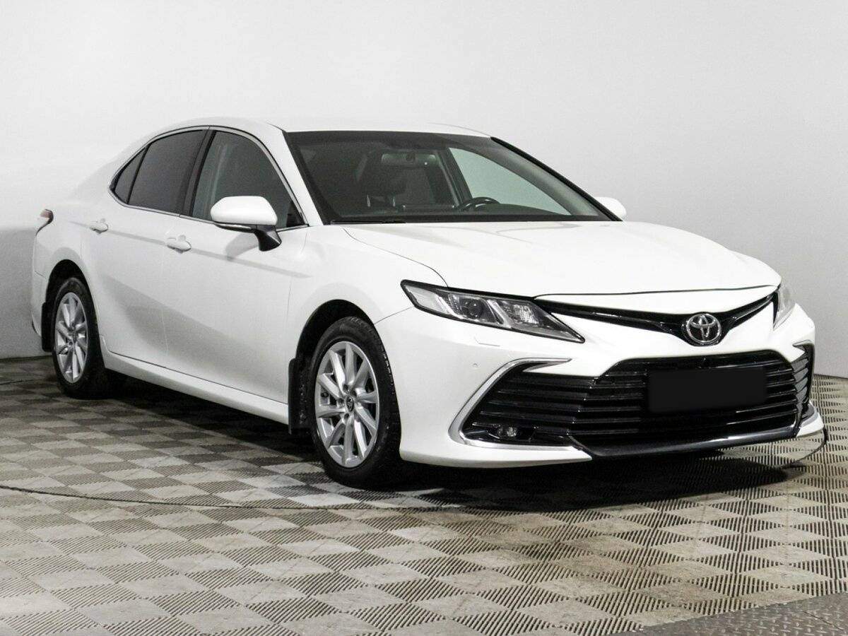 Toyota Camry 2021 года с пробегом. Фото: #2