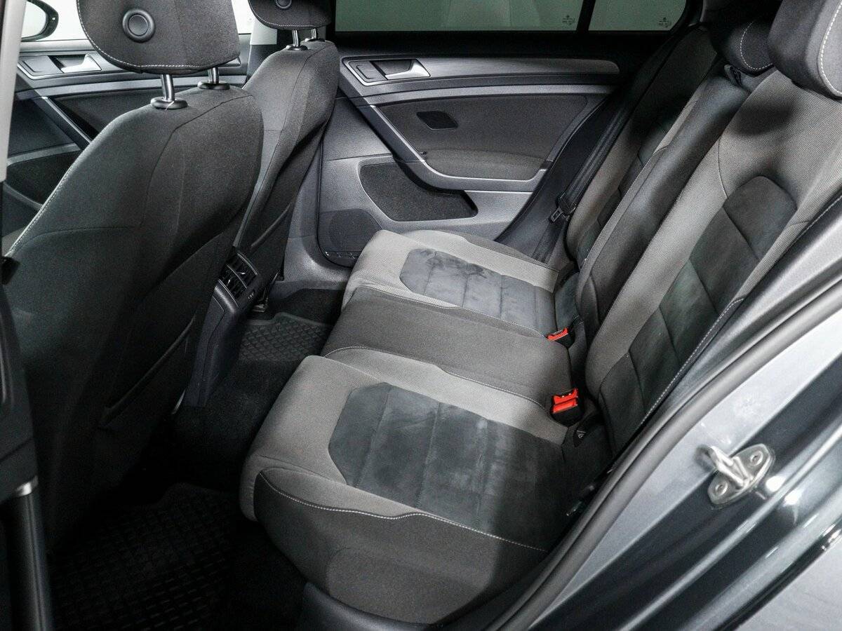 Б/У Фольксваген Гольф 2018 года. Фото: #9