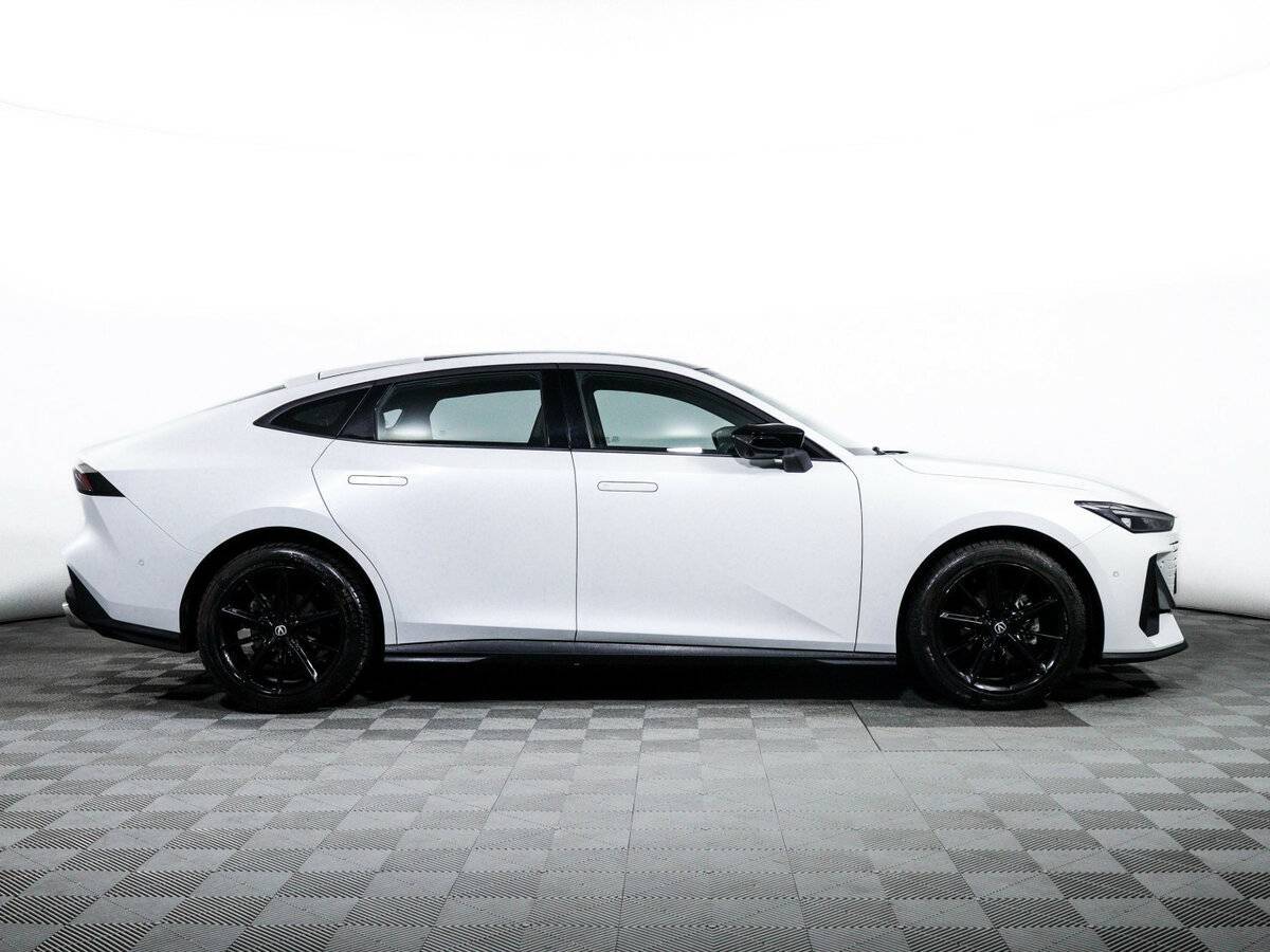 Changan UNI-V 2023 года с пробегом. Фото: #3