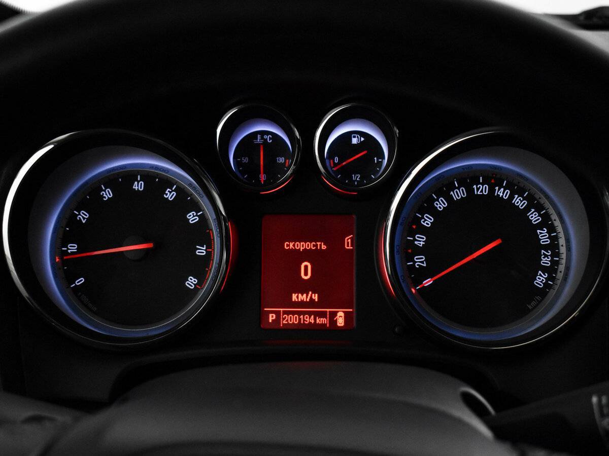 Б/У Опель Астра 2012 года. Фото: #17