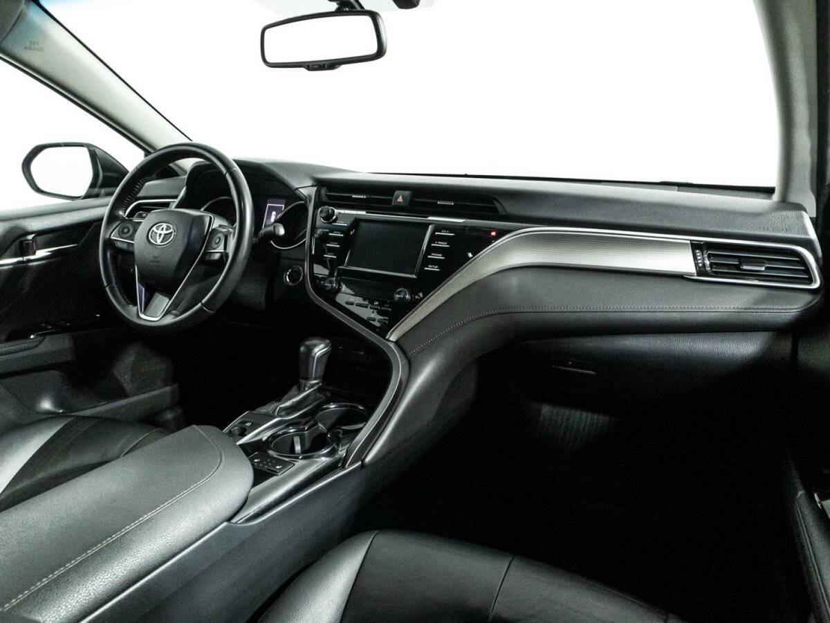 Б/У Тойота Камри 2018 года. Фото: #8
