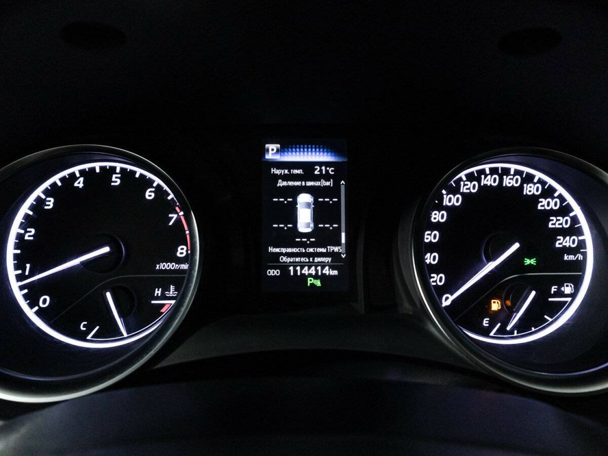 Б/У Тойота Камри 2018 года. Фото: #11