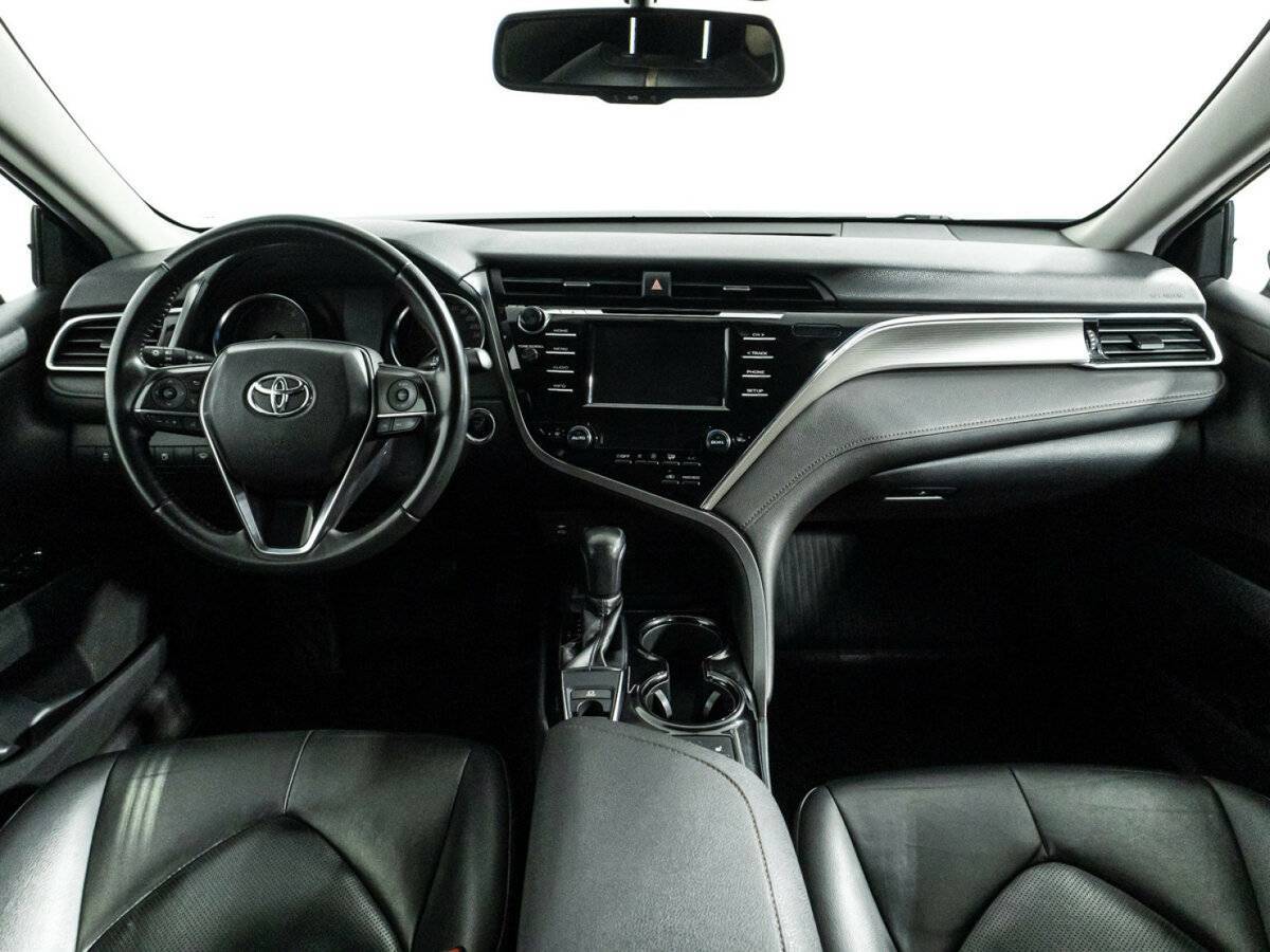 Б/У Тойота Камри 2018 года. Фото: #12