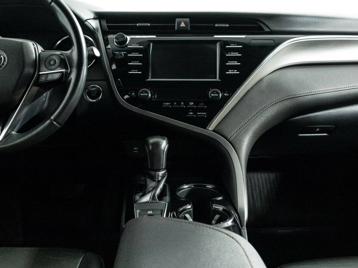 Б/У Тойота Камри 2018 года. Фото: #13