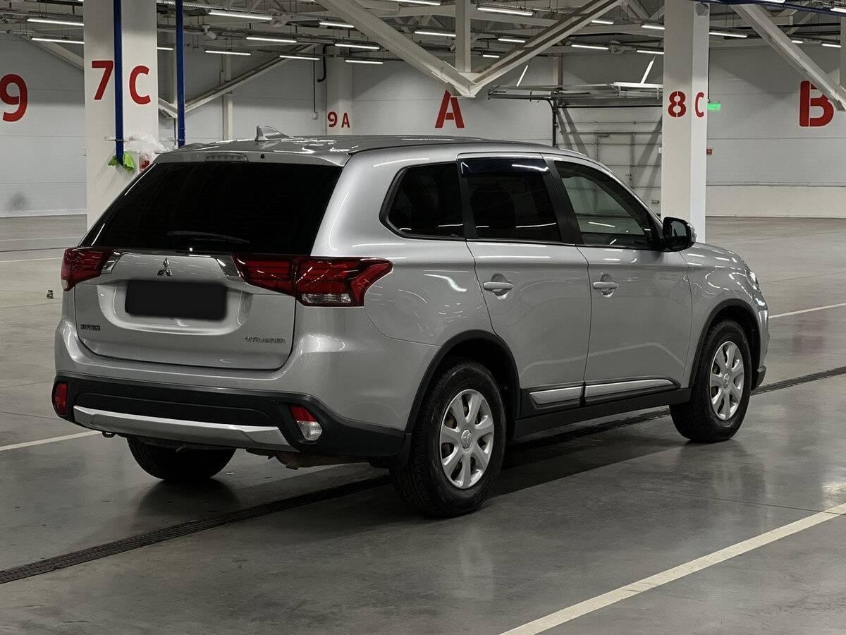 Mitsubishi Outlander 2017 года с пробегом. Фото: #4