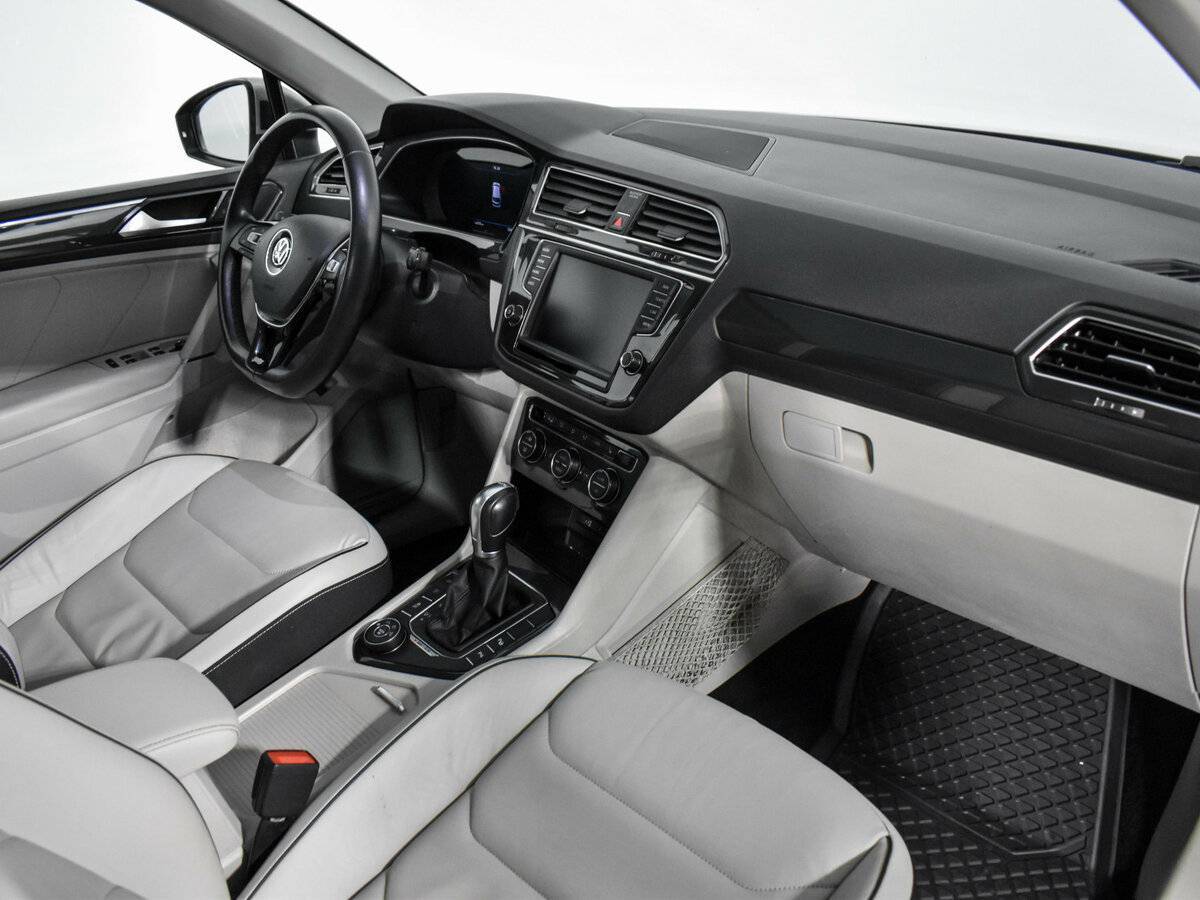 Б/У Фольксваген Тигуан 2017 года. Фото: #8