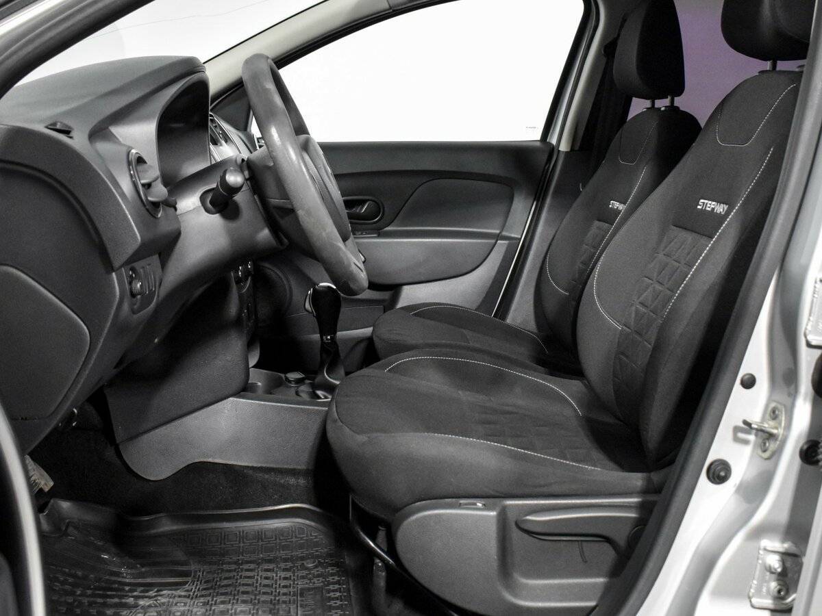 Б/У Рено Сандеро 2017 года. Фото: #9