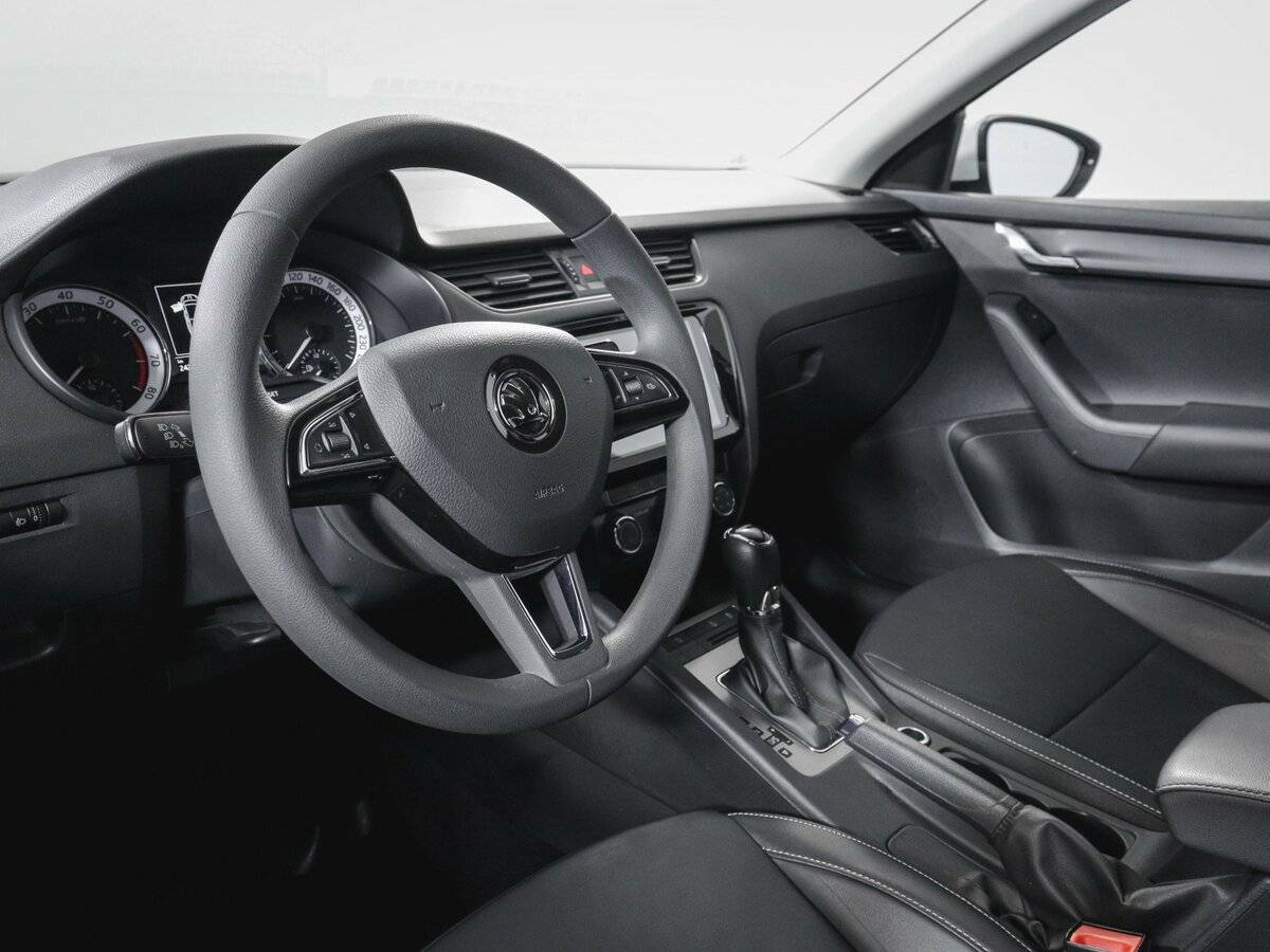 Б/У Шкода Октавия 2023 года. Фото: #10