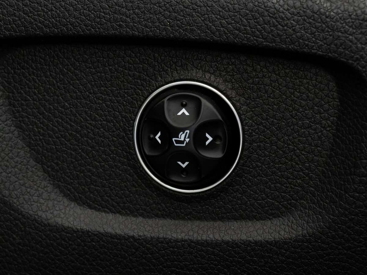 Hyundai Equus 2015 года с пробегом. Фото: #30