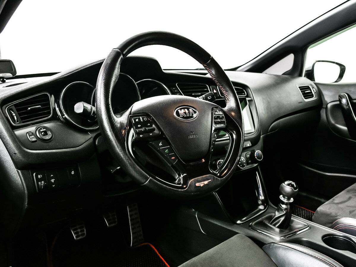 Б/У Киа Сид ГТ 2015 года. Фото: #11