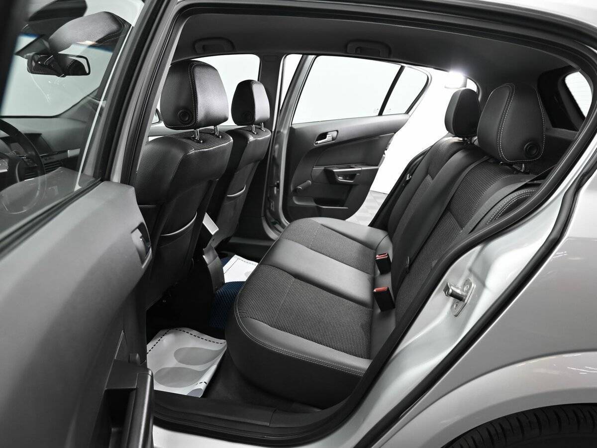 Б/У Опель Астра 2012 года. Фото: #12