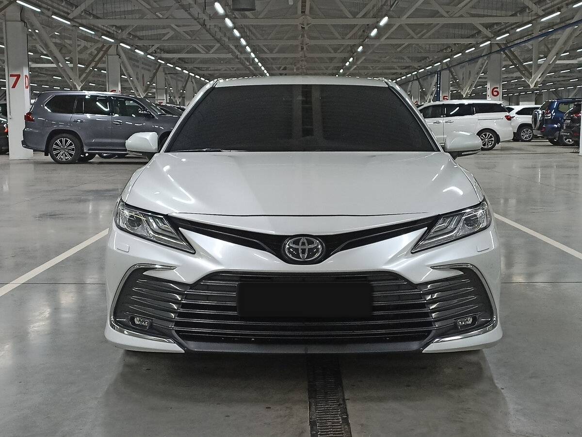 Toyota Camry 2021 года с пробегом. Фото: #1