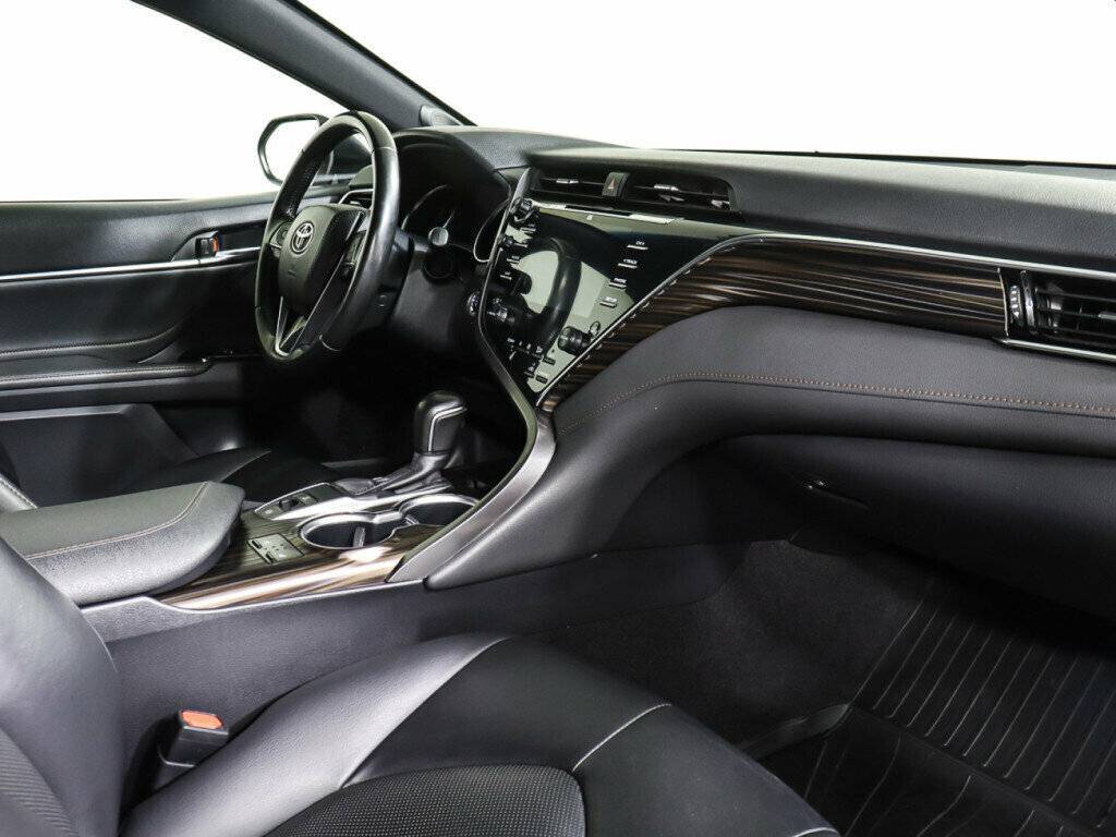 Toyota Camry 2018 года с пробегом. Фото: #9