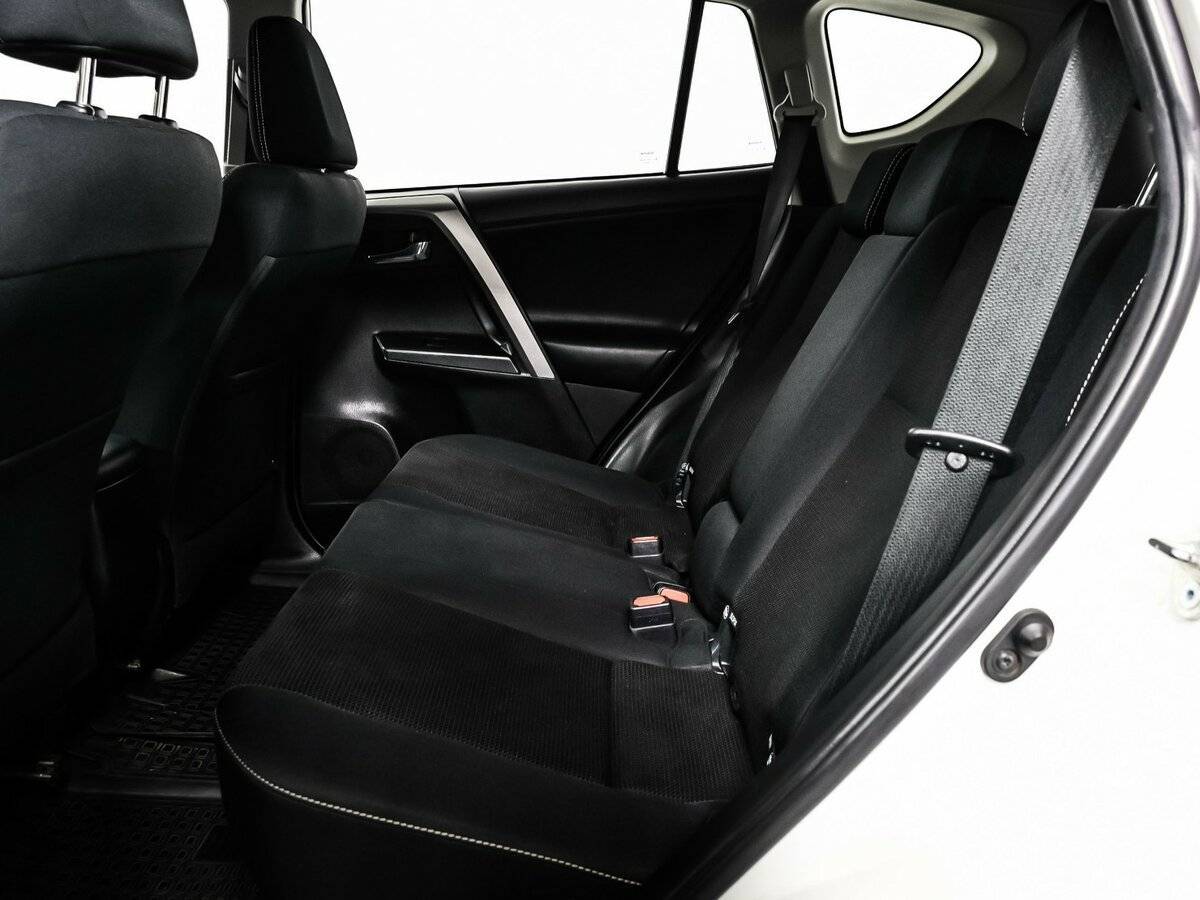 Toyota RAV4 2017 года с пробегом. Фото: #12