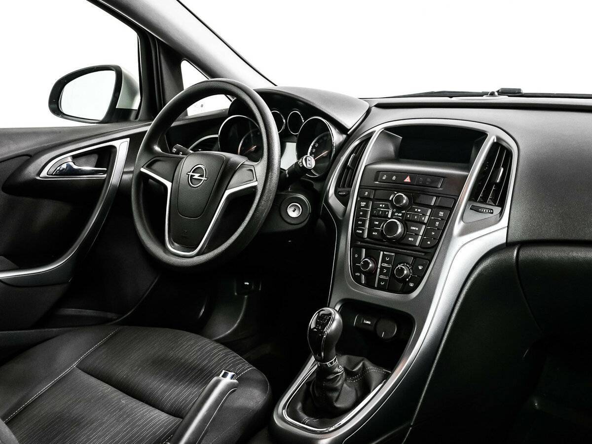 Б/У Опель Астра 2013 года. Фото: #8