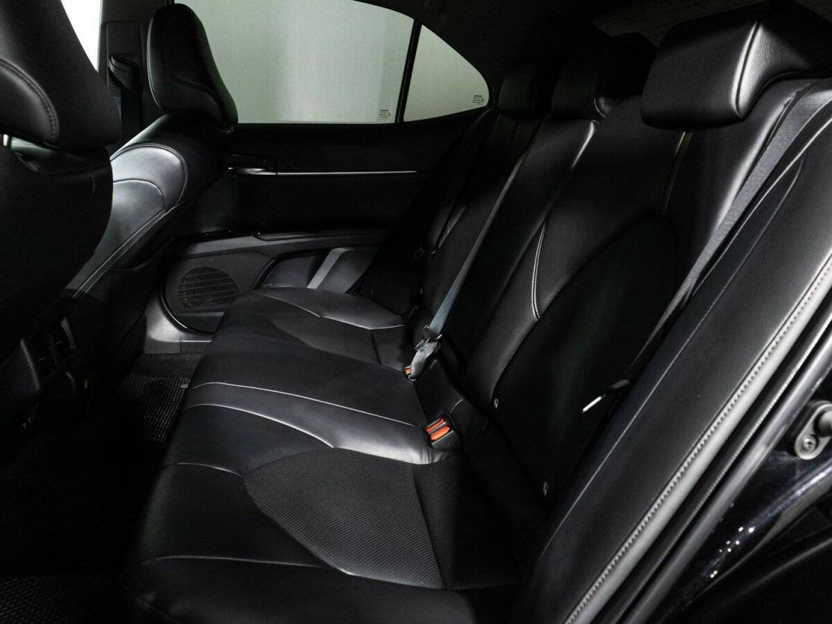 Б/У Тойота Камри 2018 года. Фото: #9