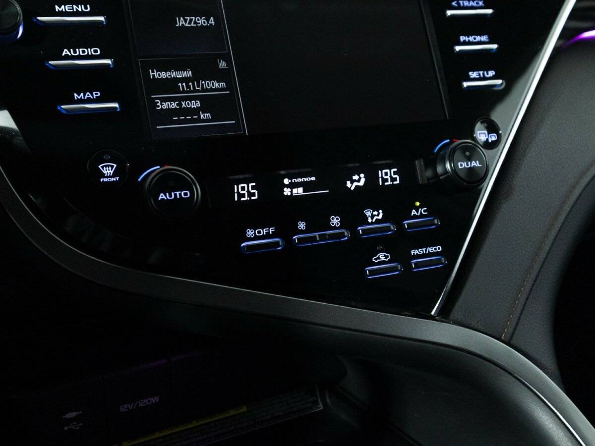 Б/У Тойота Камри 2018 года. Фото: #16