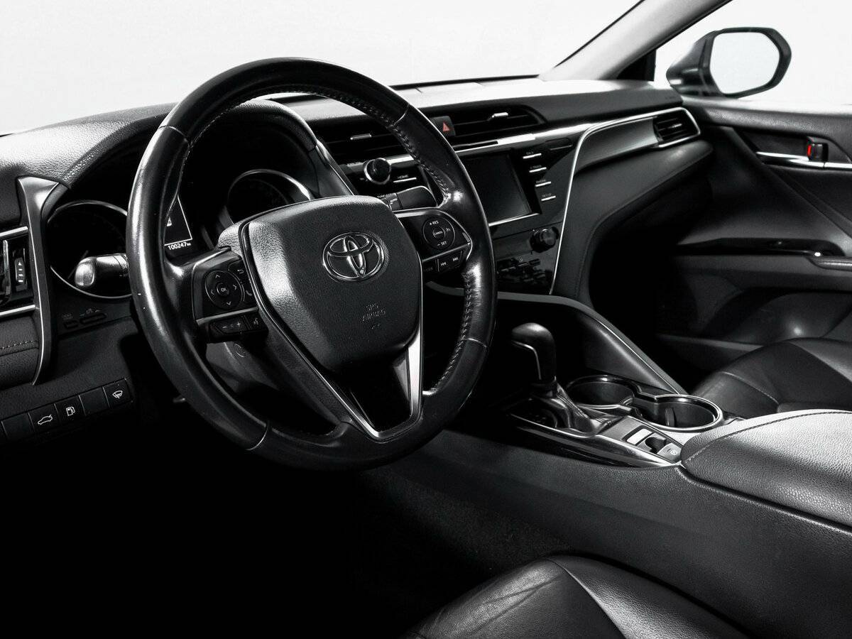 Б/У Тойота Камри 2018 года. Фото: #13