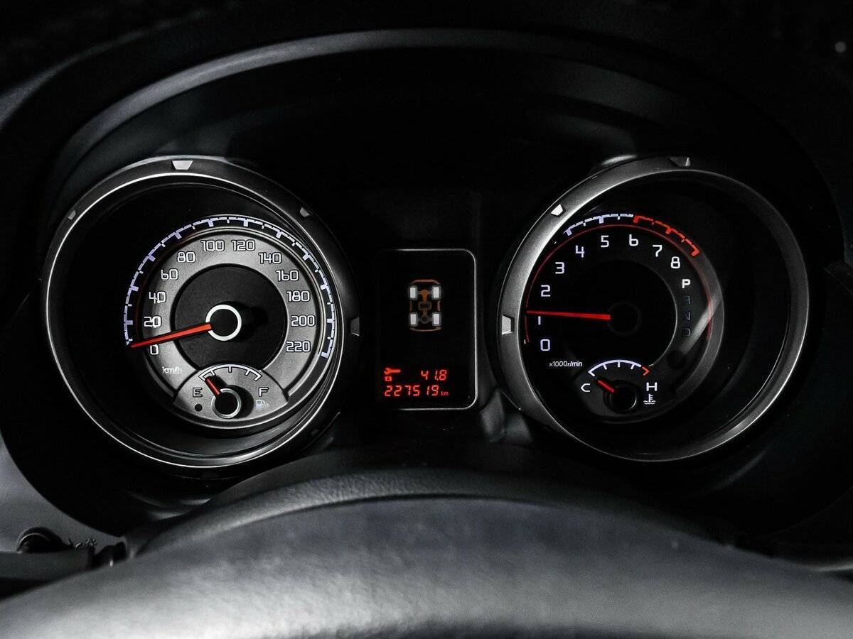 Б/У Митсубиши Паджеро 2015 года. Фото: #9