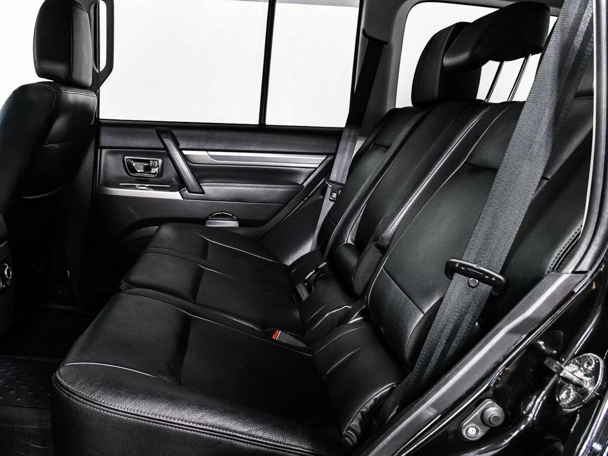 Б/У Митсубиши Паджеро 2015 года. Фото: #13